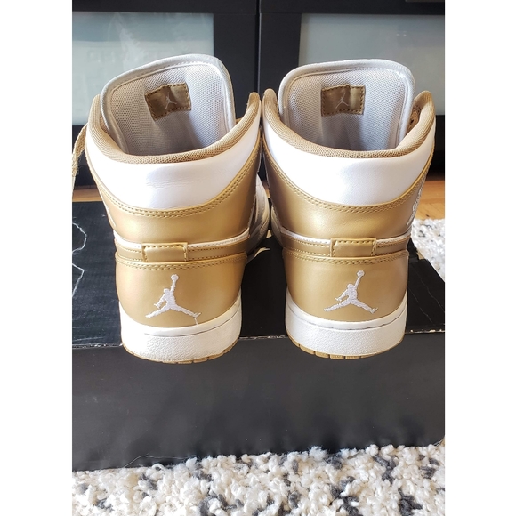 SOLD - Jordan 1 Mid Olympics - Picture 3 of 6